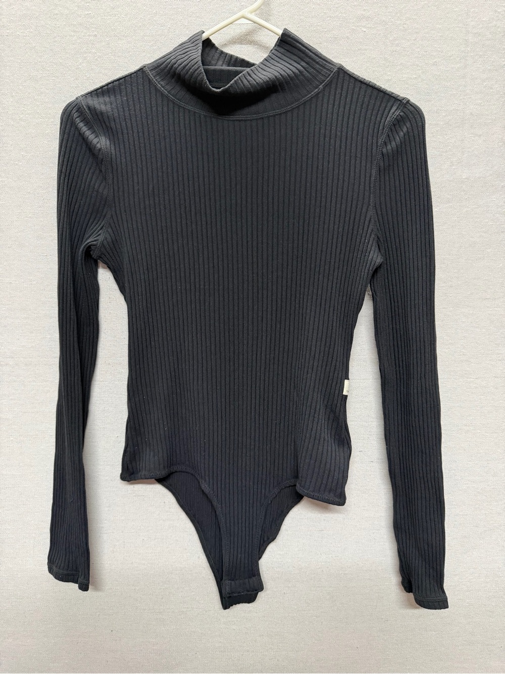 Vuori Ribbed Long Sleeve Bodysuit - size S